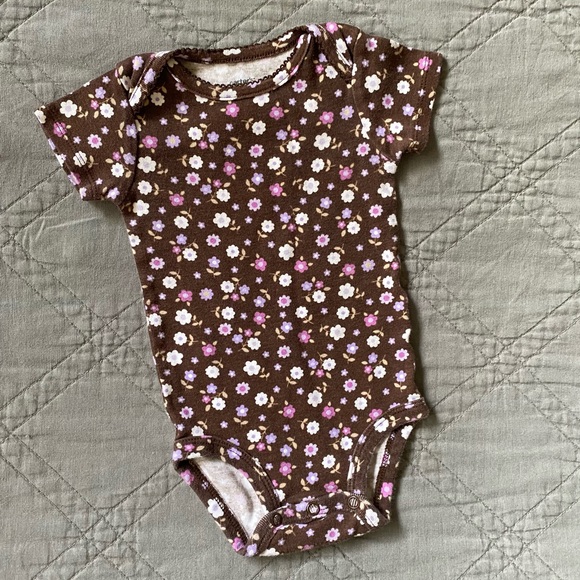 Carter’s Onesie Lot ✨$6 BUNDLE✨ Size 9 months - Picture 2 of 5